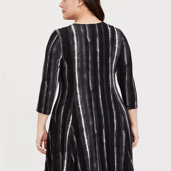 TORRID Black & White Stripe Jersey Trapeze Dress Size 2 - Picture 3 of 4